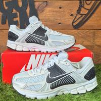 Nike Air Zoom Vomero 5 Tg 42
