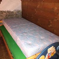 letto singolo con doghe legno e materasso 