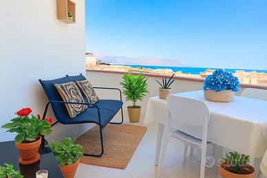 Colazione con vista infinita sul Mediterraneo