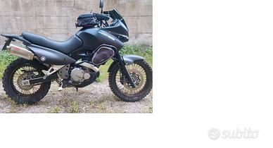 Suzuki XF 650 Freewind,