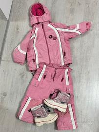 Tuta da neve bimba e scarponi