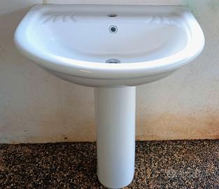 lavabo bagno con  piletta e colonna