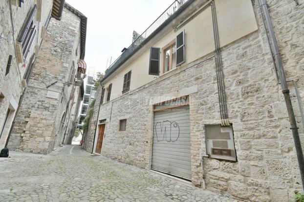 CASA INDIPENDENTE BIFAMILIARE CON TERRAZZO