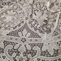 Copriletto di lino antico in pizzo Venezia