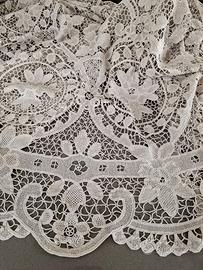 Copriletto di lino antico in pizzo Venezia