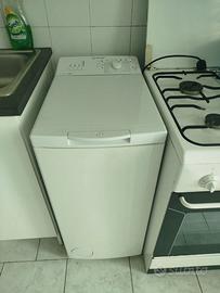 Lavatrice Indesit carico dall'alto