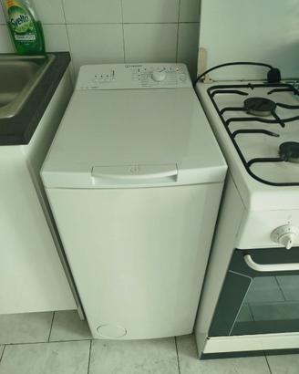 Lavatrice Indesit carico dall'alto