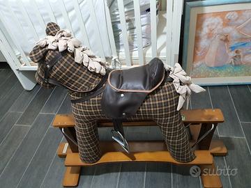 cavallo a dondolo 