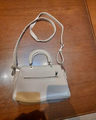 Borsa a mano beige con tracolla e interni fantasia