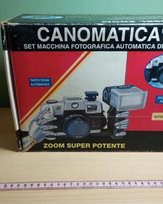 Fotocamera Vintage con Flash e Borsa