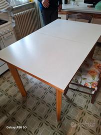 Tavolo allungabile + 4 sedie