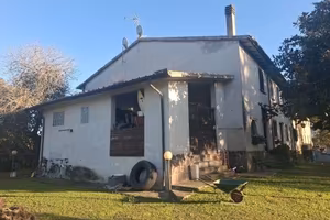 Ampia proprietà con 2 unità e grande giardino