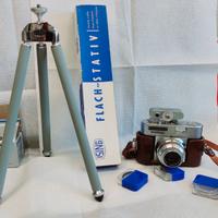 macchina fotografica d'epoca cavalletto e flash