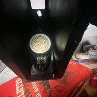 Mobiletto universale per auto radio