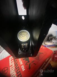 Mobiletto universale per auto radio