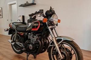 Yamaha XJ 550