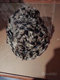 cappello tigrato di pelo