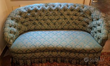 Divano in stoffa di broccato damascato 