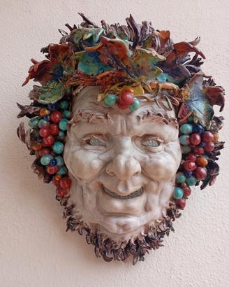 Maschera in terracotta e smalto policromo 