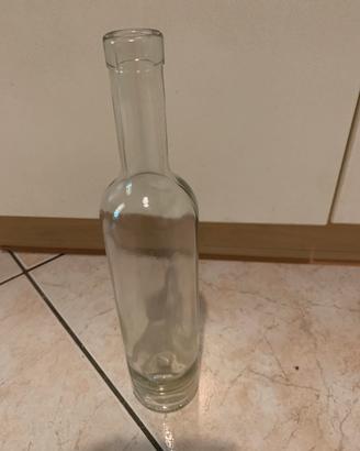 Bottiglie di vetro trasparenti