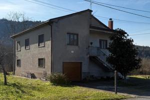Abitazione indipendente con terreno di 5000mq circ