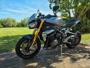 Triumph Speed triple 1200 RS 