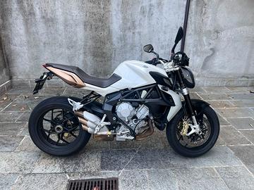 Mv Agusta 675 trepistoni 9500 km