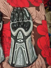 guanti da motociclisti 