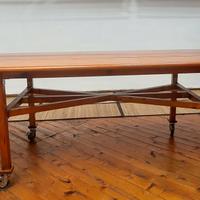 Tavolo di pino impregnato 