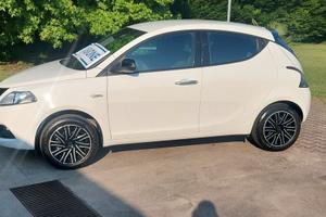 Lancia Ypsilon 1.0 FireFly 5 porte - Hybrid Oro