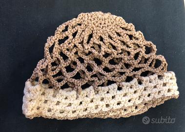 Cappello a rete fatto a mano.