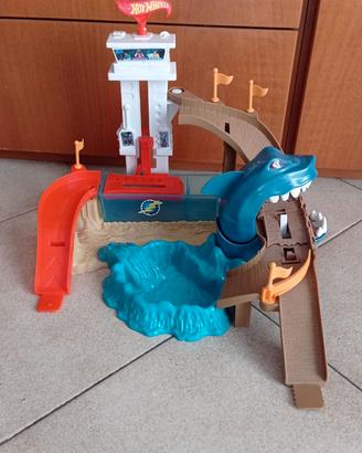 Pista Hot Wheels Squalo con Rampa