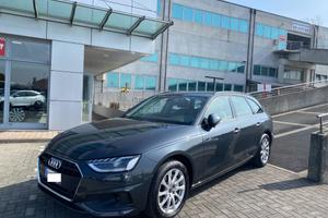 AUDI A4 Avant 40 TDI quattro S tronic Business A