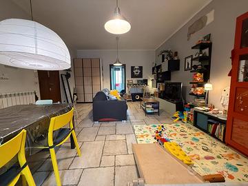 Bivani ristrutturato con terrazzino