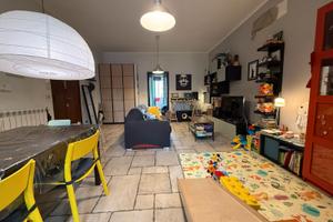 Bivani ristrutturato con terrazzino