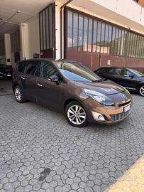 Renault Scenic Scénic 2.0 dCi 150CV luce