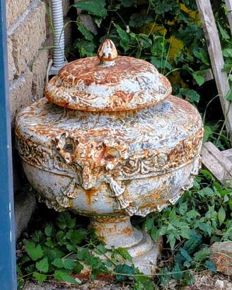 Vaso in ghisa XIX