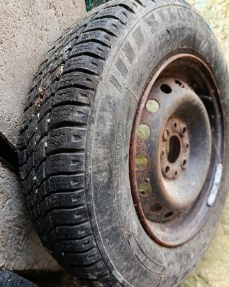 n. 2 cerchi e gomme