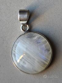 ciondolo in pietra di luna e argento per collana