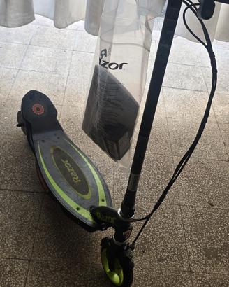 monopattino Razor Power Core E90