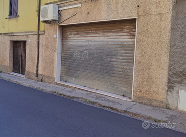 Locale commerciale di m² 101