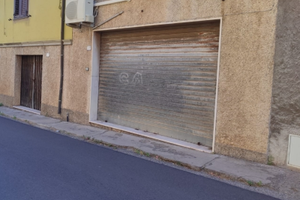 Locale commerciale di m² 101