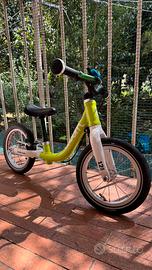 Woom 1 bici senza pedali 12” con casco