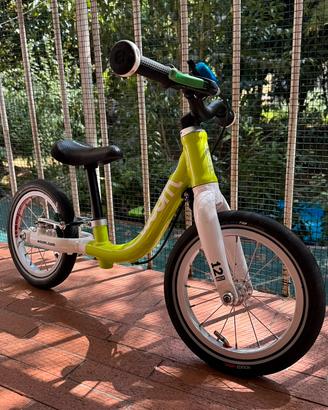 Woom 1 bici senza pedali 12” con casco