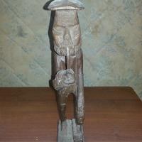 Statua in legno manifattura brasile uomo con pipa