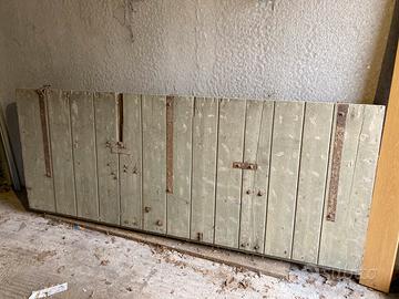 Portone balcone antico