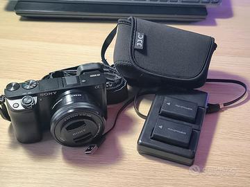 Mirrorless Sony Alpha A6000 + obiettivo 16-50mm