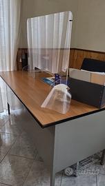 scrivania da ufficio con cassettiera e sedia