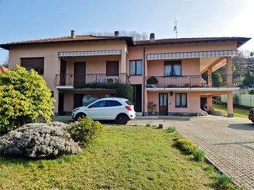 Stupenda villa bifamiliare con ampio parco privato