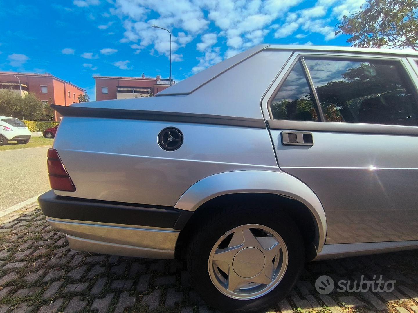 Alfa Romeo 75 1991 photo 5